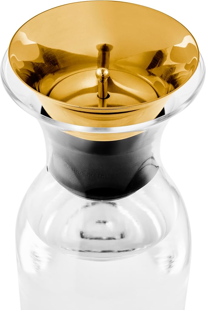 EVA SOLO | Fridge Carafe 1.0L | For Hot & Cold Drinks | 100% drip-free | Dishwasher-safe Borosilicate Glass | Tilt Brass Lid & Silicone Pouring Lip | Fits Most Refrigerator Doors | Danish Design