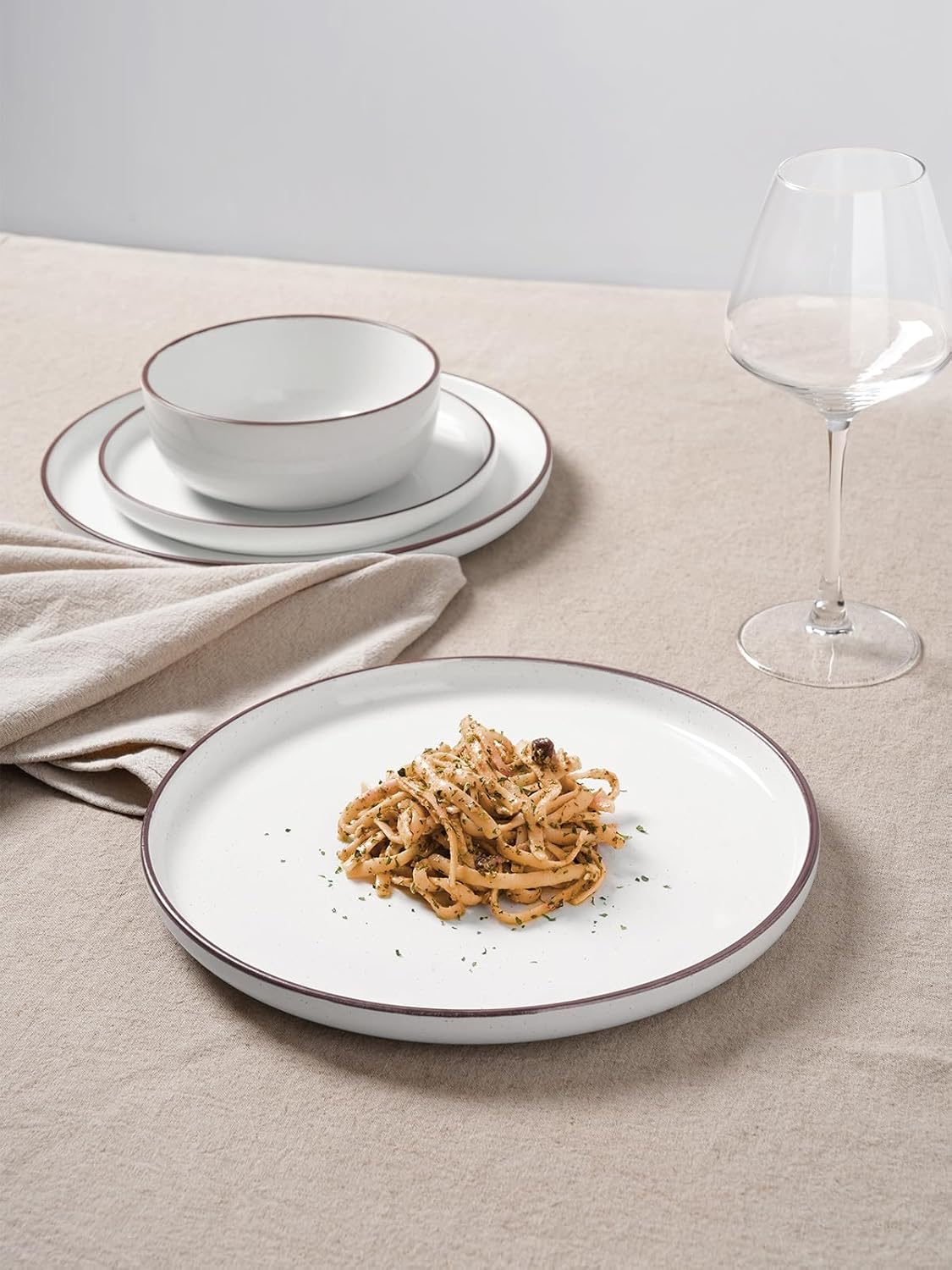 Famiware Mercury Plates and Bowls Sets, 18 Pieces Stoneware Dinnerware Sets, Dishes Set for 6, Microwave and Dishwasher Safe, White