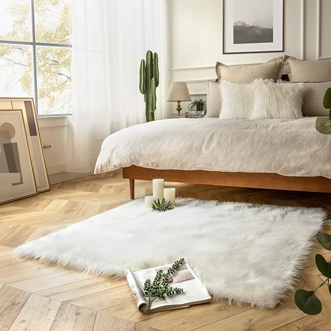 Ashler Faux Fur Rug, Fluffy Shaggy Area Rug Ultra Soft 4 x 4 Feet Square Fur Rug White Fuzzy Rug Machine Washable Shag Rug, Nursery Decor Throw Rugs for Bedroom, Kids Room, Living Room
