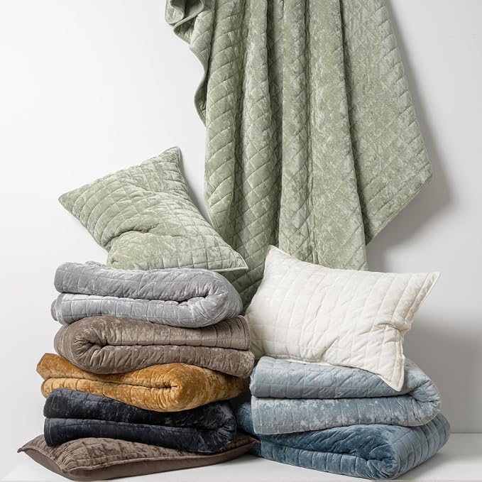 RECYCO Luxury Velvet Quilt Twin/Twin XL Size Bedding Set, Ultra Soft Velvet Comforter Set, Lightweight Quilted Channel Box Stitch Oversized Bedspread Coverlet for All Season, with 1 Sham, Sage Green