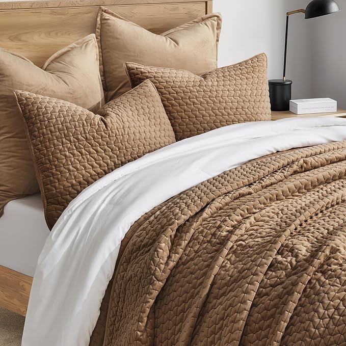 EverGrace Luxury Velvet Quilt Set King Size 3 Piece, Soft Cross-Stitch Velvet Comforter Set with Pillow Shams, Lightweight Coverlet Bedspread Bedding Set for All Seasons, Tobacco Brown