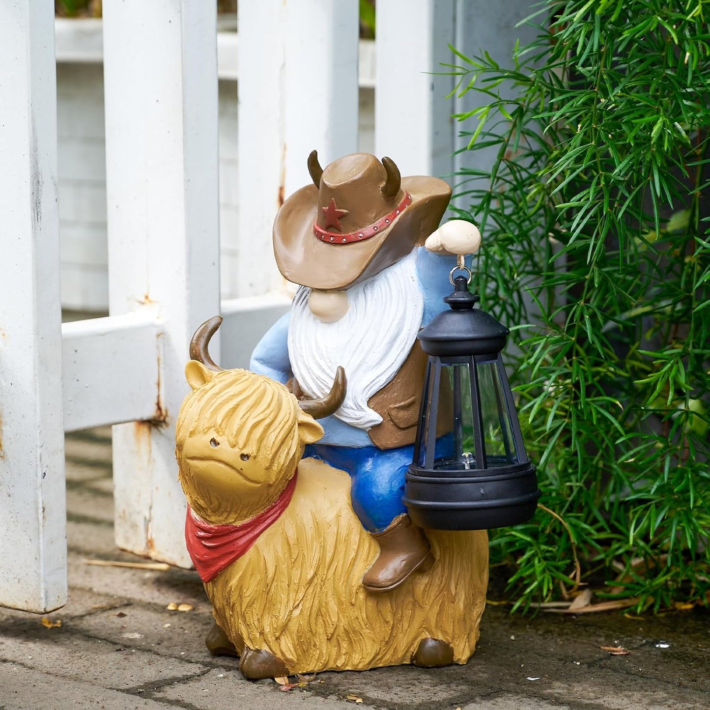 RM ROOMERS Garden Highland Cow Decor Outdoor Resin Solar Highland Cowboy Gnome Statue Yard Decorations Funny Gnomes Figurine Lights Unique Gifts for Women Housewarming Patio