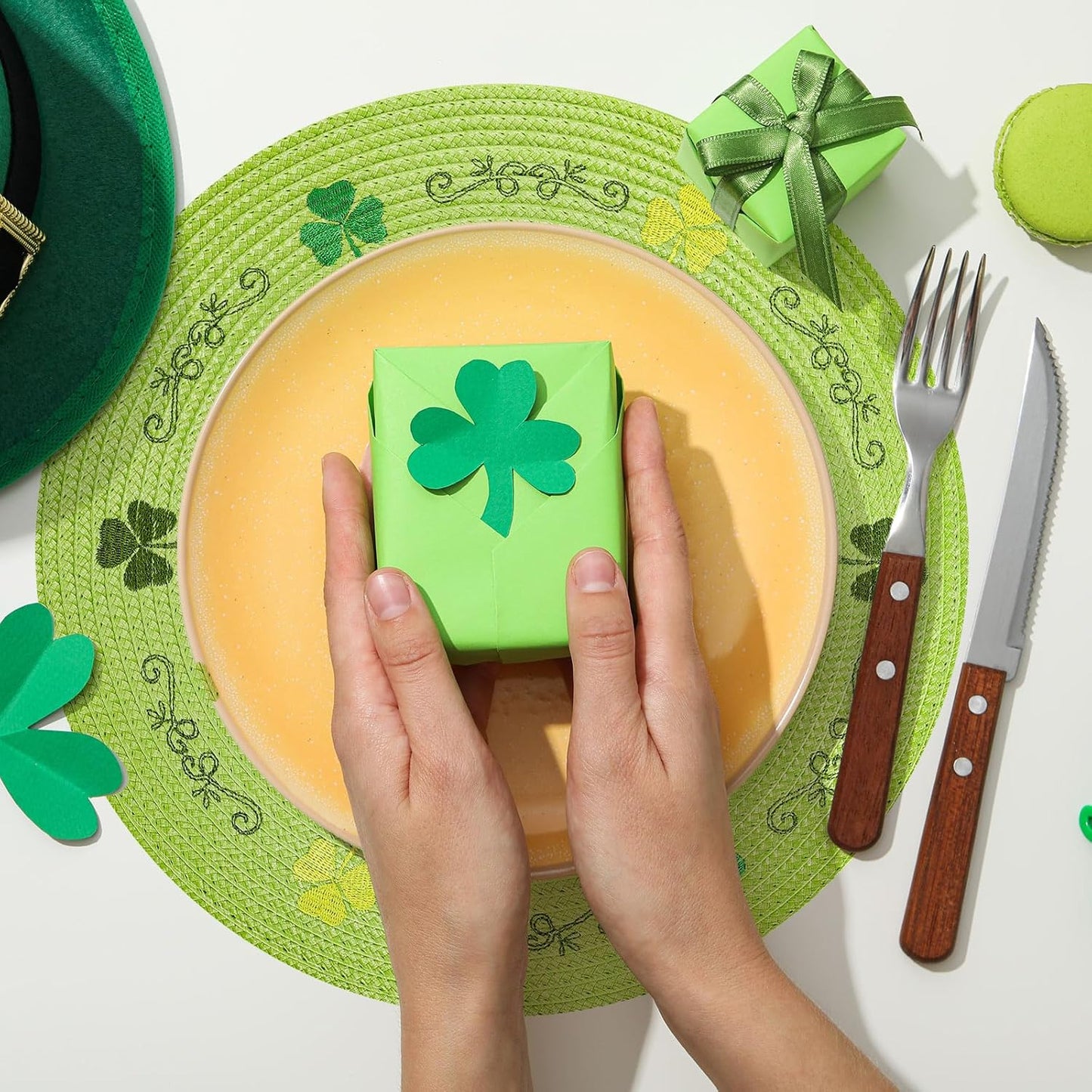 Whaline 4Pcs Round St. Patrick's Day Placemats Embroidered Shamrock Place Mats Green Clover Dinner Table Mats for Home Spring Irish Holiday Birthday Party Decor