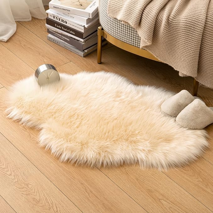 MIULEE Luxury Super Soft Fluffy Area Rug Faux Fur Cloud Shape Rug Decorative Plush Shaggy Carpet for Bedside Sofa Floor 2 x 3 Feet, Light Yellow