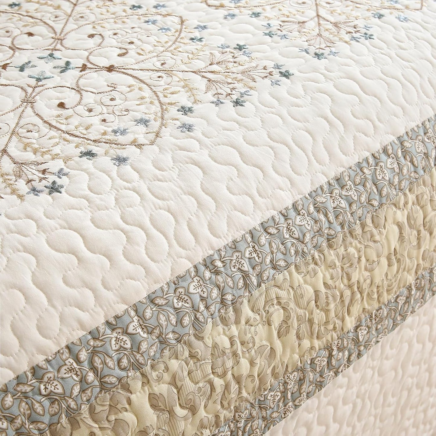 vctops Elegant Embroidered Quilt Set Farmhouse Patchwork Full/Queen Size Reversible Bedspread Coverlet 3 Piece Cotton Quilted Bedding Set for All Season, 1 Quilt + 2 Pillow Sham (87x94 in)