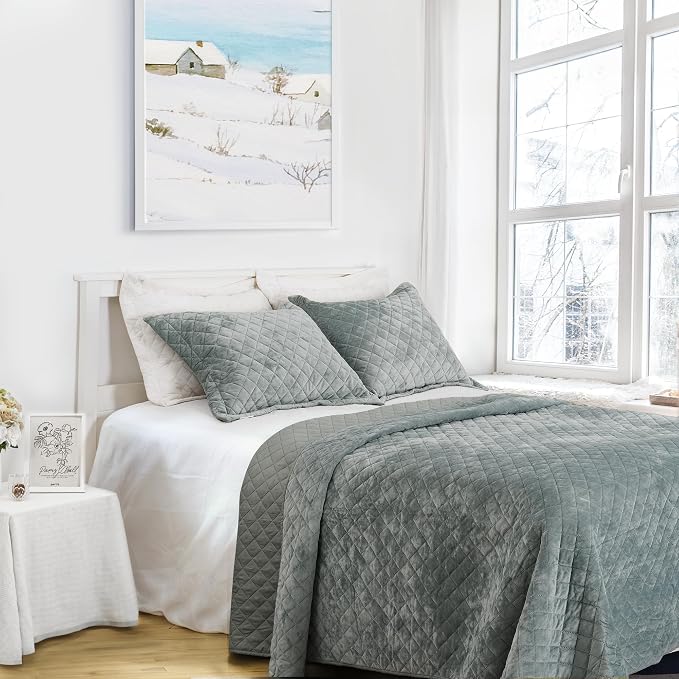 Luxury Velvet Queen Quilt Set, Ultra Soft Lightweight Velvet Comforter Set, Oversized Bedspread Coverlet with 2 Shams Diamond Pattern, for All Season (Blue)