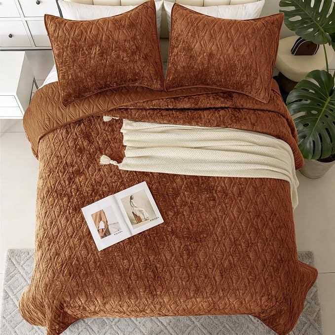 Velvet Quilt Set Oversized King Size 120x120 Bedspread with 2 Pillow Shams Ultra Soft Polyester Bedding All Season Decor for Bedroom Guest Room Hotel Retro Pastoral Home Decor, Caramel