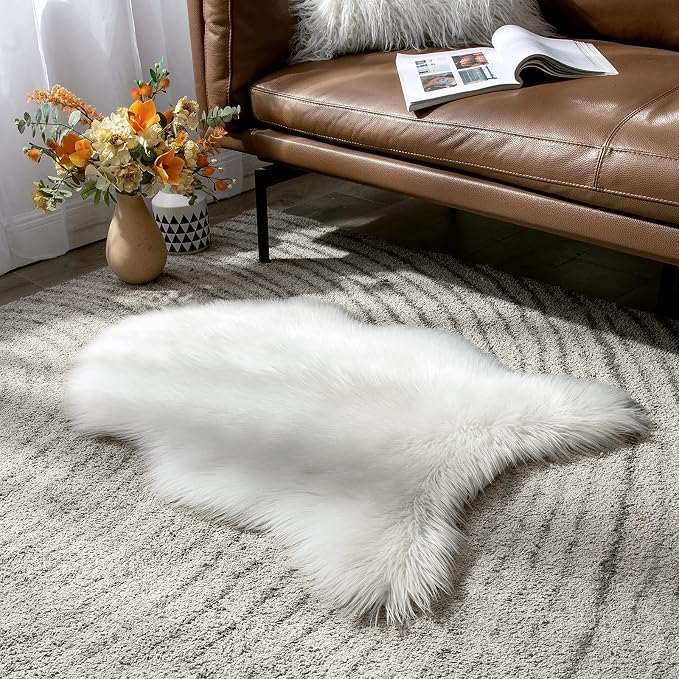 MIULEE Luxury Super Soft Fluffy Area Rug Faux Fur Sheepskin Rug Decorative Christmas Plush Shaggy Carpet for Bedside Sofa Floor 2 x 3 Feet, White