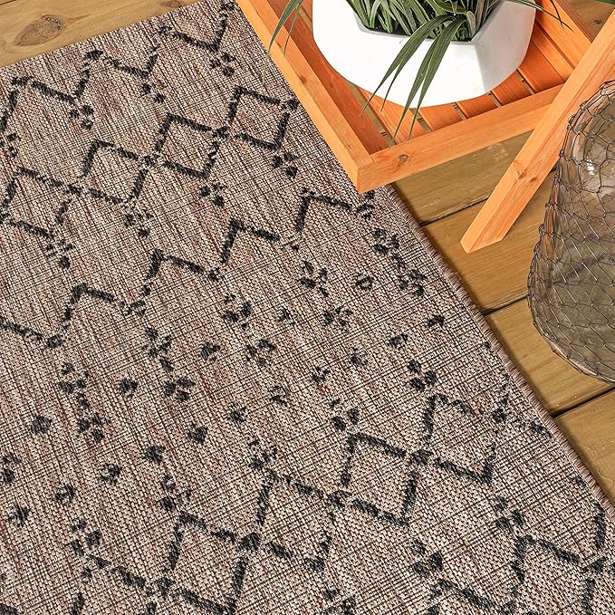 JONATHAN Y Moroccan Geometric Indoor Outdoor Runner Rug 2X8 Natural/Black, Ourika Textured Weave for Backyard, Patio, Porch, Easy-Cleaning, High Traffic, Pet-Friendly, Non-Shedding (SMB108D-28)