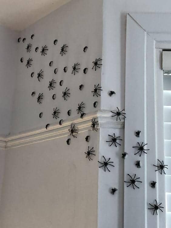 210 Pcs Halloween Spider Decorations Indoor, 4 Sizes 3D Plastic Spider Stickers Halloween Party Supplies Decorations for Home Wall Stickers Decor - Indoor Outdoor Room Window Décor