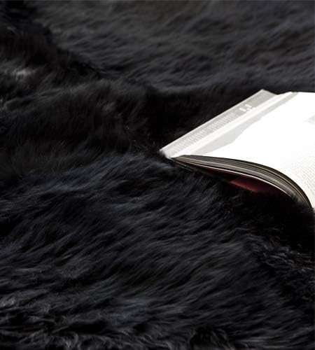 HUAHOO Premium Genuine Sheepskin Rug Black Real Australia Sheepskin Natural Luxury Fluffy Lambskin Fur Area Rug Seat Covers for Kids Bedroom Sofa Chair Cover Pets Dogs Mat Single Pelt/2'x 3' Black