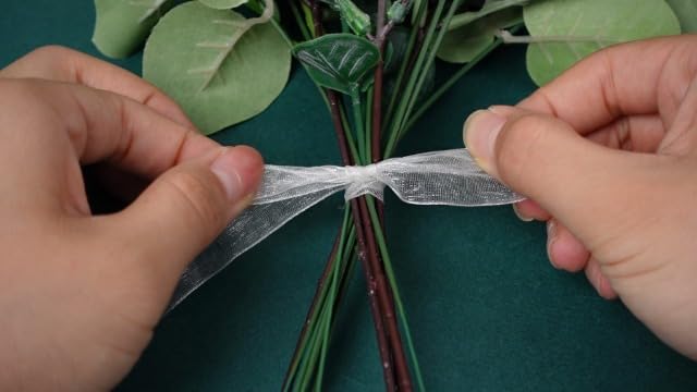 200 Pcs 6 Kinds Mixed Eucalyptus Leaves Stems Bulk Artificial Greenery Plants Fake Silver Dollar Eucalyptus Bundle Faux Plants Greenery for DIY Bouquets Floral Arrangement Wedding Engagement Decor