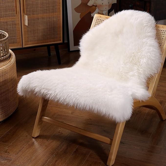 IRIWOOL Premium Genuine Fur Sheepskin Rug Real Australia Sheepskin Natural Luxury Fluffy Lambskin Fur Area Rug Seat Covers for Kids Bedroom Sofa Chair Cover (Creamy White, Single Pelt/2ft x 3ft)