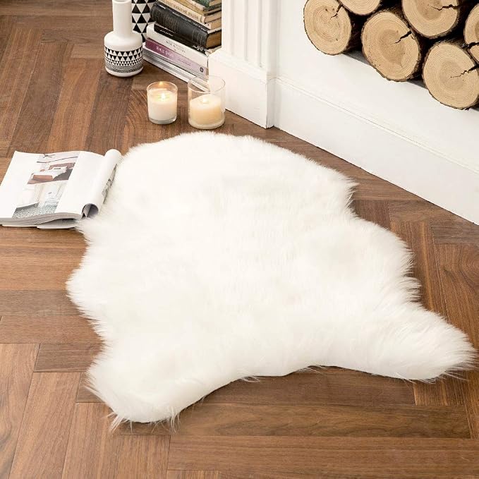 MIULEE Luxury Super Soft Fluffy Area Rug Faux Fur Sheepskin Rug Decorative Christmas Plush Shaggy Carpet for Bedside Sofa Floor 2 x 3 Feet, White