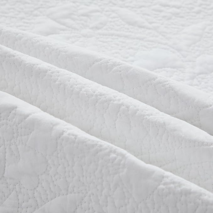 Brandream Premium Cotton Quilted Throw Blanket 47x60 Inch, Bright White Floral Vine Stitching with Elegant Scalloped Edge, Decorative Sofa Throw