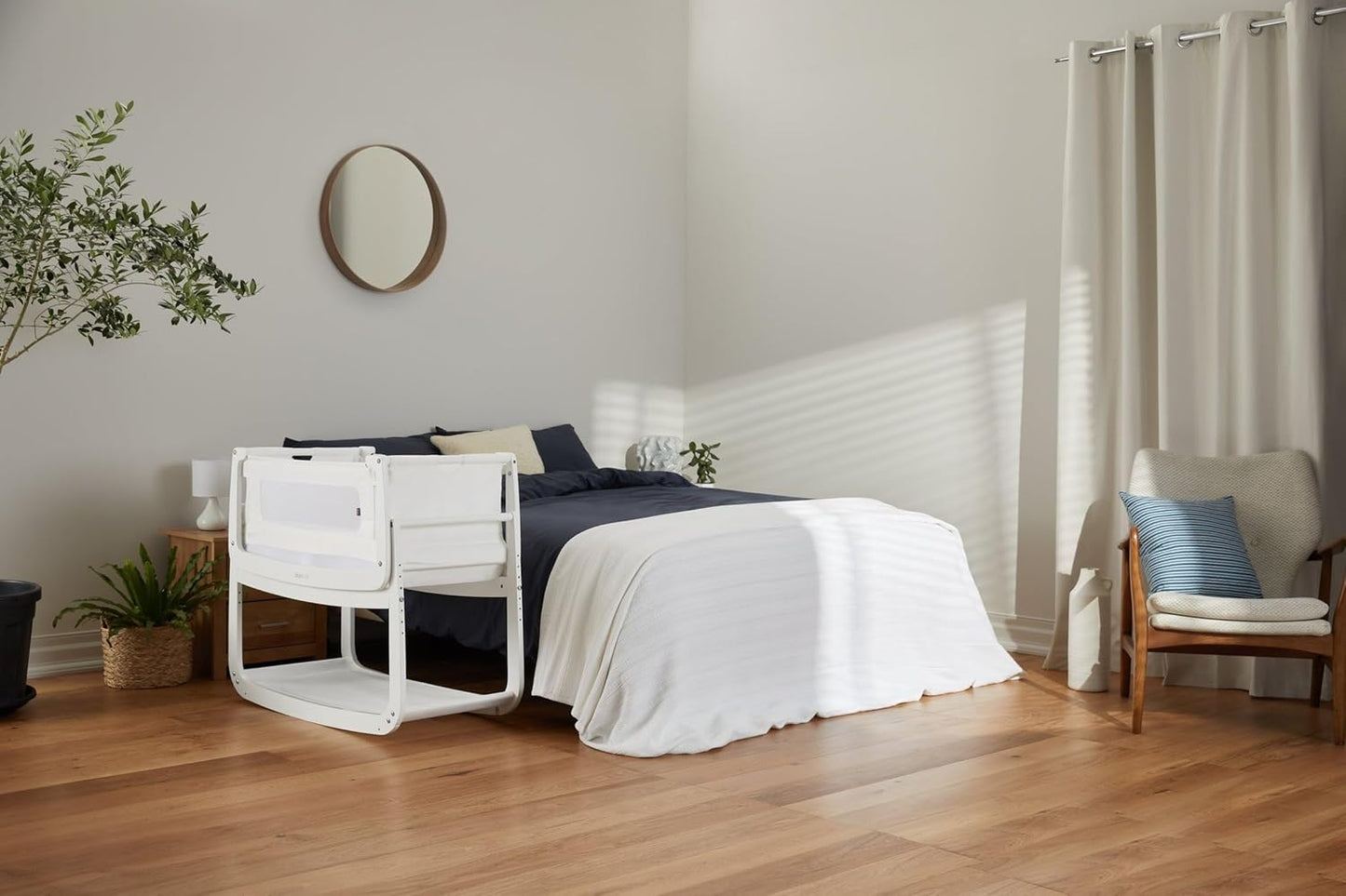 SnuzPod 4 Rocking Baby Bassinet Bedside Sleeper - Lightweight, Portable Bedside Bassinet, Lift Off Crib, Zip Down Wall, 3D Breathable Mattress, 6 Height Settings and Comfort Incline Mode, White