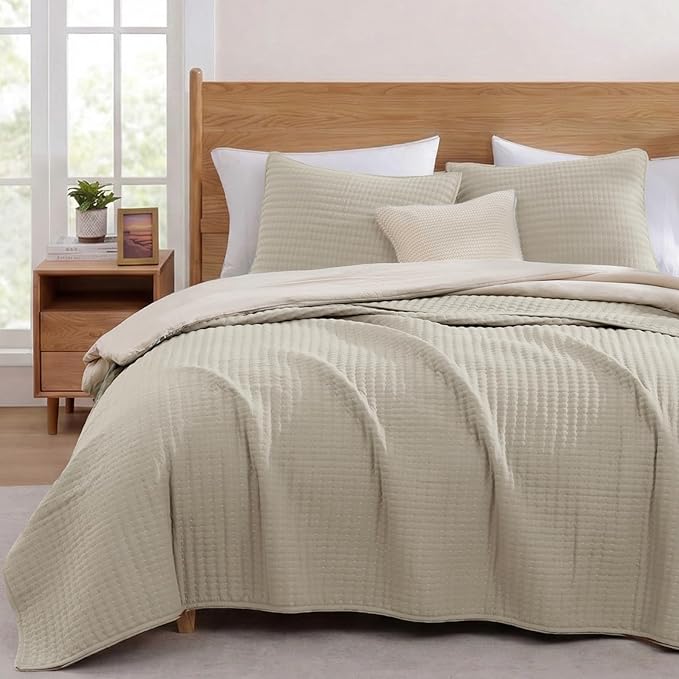 WRENSONGE King Size Quilt-3 Pieces Neutral Lightweight Bedspreads Light Oatmeal King Quilt Bedding Set for All Seasons, Soft Summer Coverlet with 2 Pillow Shams Suitable for Bed, Couch, Quilt Blanket