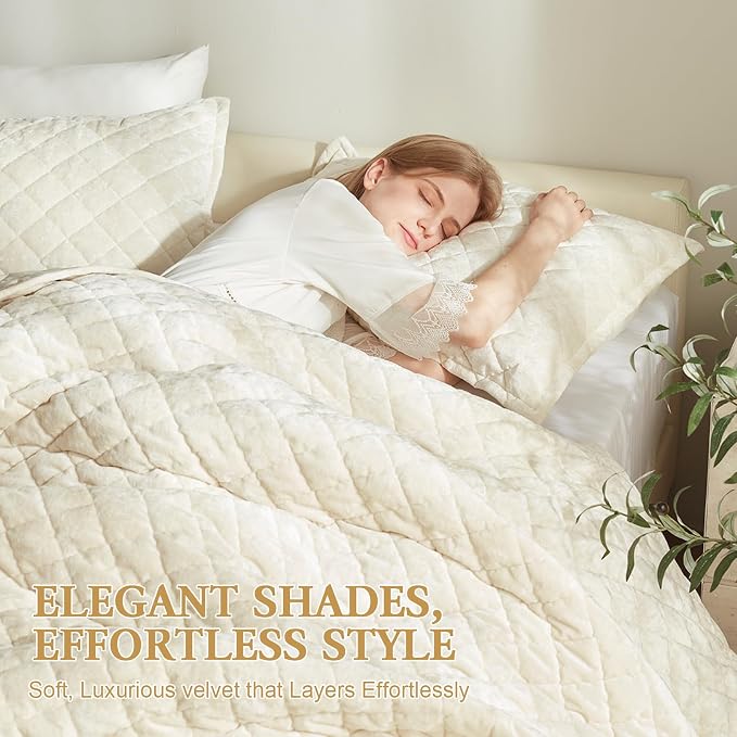 Cosybay Luxury Velvet Quilt Set Queen, Lightweight Oversized Bedspread Coverlet Quilted Box Stitch Bedding Set, with 2 Matching Pillow Shams, for All Season, Cream White