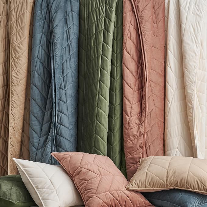 EVERGRACE 3 Pieces Luxurious Velvet King Quilts, Ultra Soft Lightweight Velvet Comforter Set, Matelasse Oversized Bedspread Coverlet for All Season with 2 Shams, Terracotta Clay, 108"x96"
