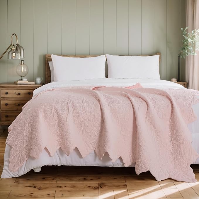 Brandream Pink Scalloped Edge Quilt Cotton Quilted Throw Blanket for Bed Couch Daybed 47 X 60 Inch Decorative Throw Blankets