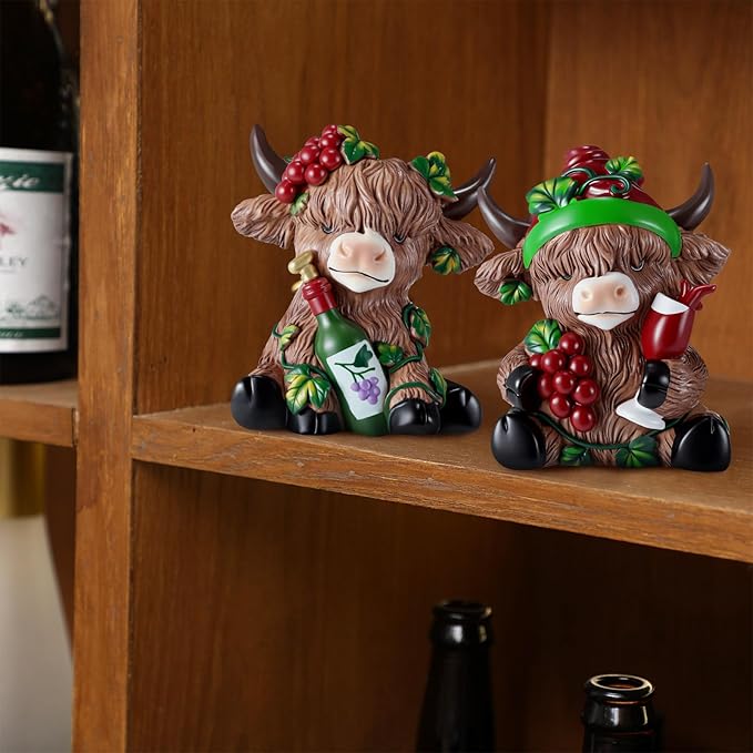 Karenhi 2 Pcs Red Wine Highland Cow Figurines Highland Cow Gnomes Scottish Resin Statue Calf Lovers Gifts for Home Garden Kitchen Office Tiered Tray Table Decor