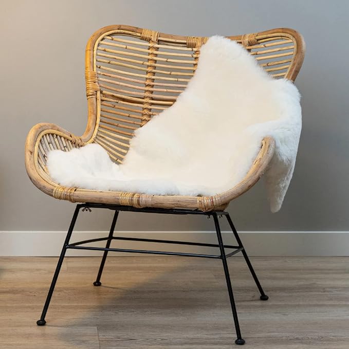 Premium Baby Sheepskin Rug Babycare Nursery Rug 100% Natural Lambskin Blanket Short-Shorn Wool Sleep Pad Medical Sheepskin Hospital Bed Mattress Topper (Ivory White, Single Pelt 2.5ft x 3.5ft)