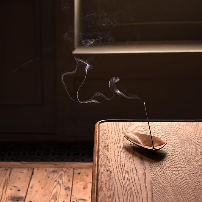 Aesop Kagerou Aromatique Incense Sticks | Earthy & Smoky Aroma of Vetiver and Sandalwood | 33 Sticks, 30-Min Burn Time | Includes Kanuma Pumice Holder | Vegan, No Synthetic Fragrance