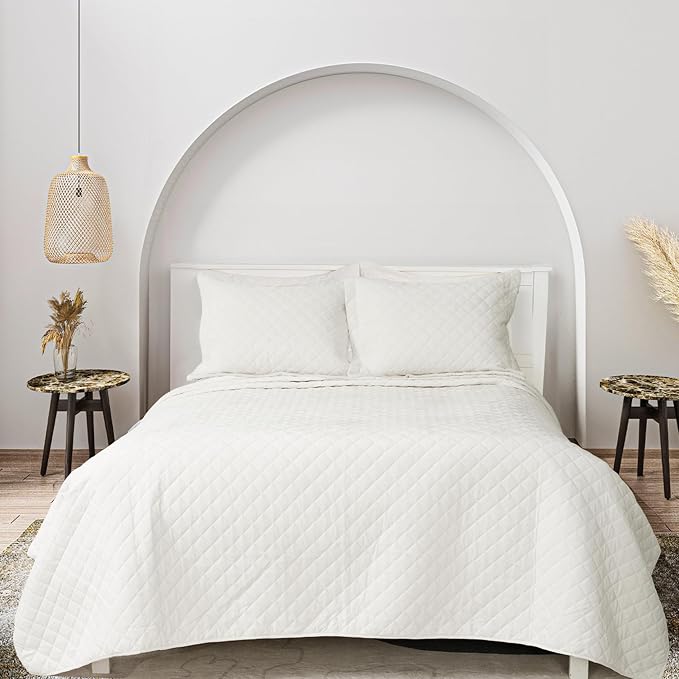 Luxury Velvet King Quilt Set, Ultra Soft Lightweight Cream White Velvet Comforter Set, Oversized Bedspread Coverlet with 2 Shams Diamond Pattern, for All Season