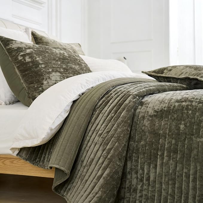 Luxury Velvet Oversized King 120x128 in Quilt Set 3 Piece Quilted Bedspread with 2Pillow Shams(20x36) Ultra Soft Coverlet All Season Bedding for Farmhouse Modern Bedroom Sofa,Army Green