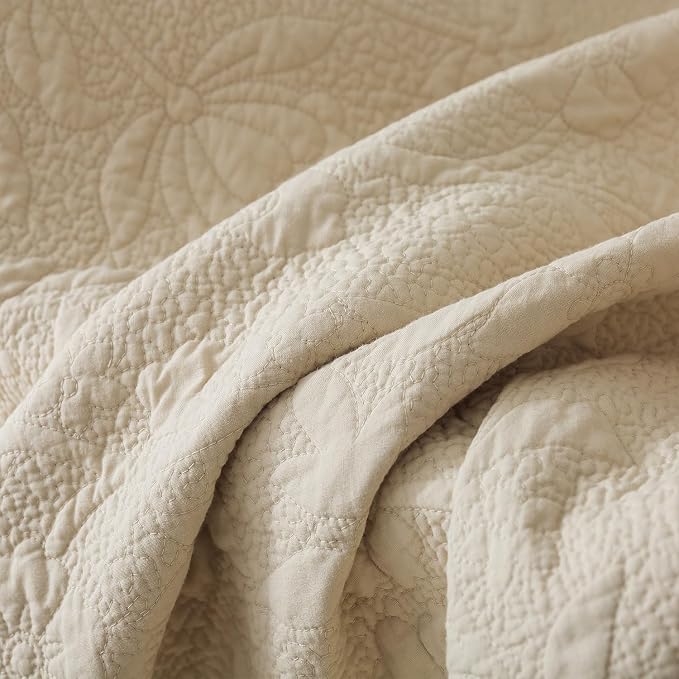 Brandream Beige Throw Quilt Cotton 47 X 60 Inch Quilted Throw Blanket for Bed Couch Daybed Decorative Scalloped Edge Throw Blankets