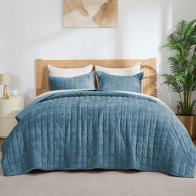 BEDELITE Velvet Quilt Set Queen Size - Luxury Soft Velvet Comforter Bedding Set for All Season, Lightweight Quilted Box Stitch Oversized Bedspread Coverlet with 2 Matching Shams, Blue