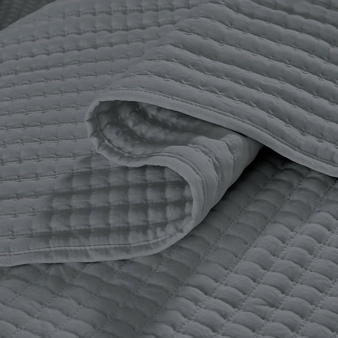 WRENSONGE Queen Quilt-3 Pieces Lightweight Bedspreads Grey Queen Size Quilt Bedding Set for All Seasons, Soft Summer Coverlet with 2 Pillow Shams Suitable for Bed, Couch, Quilted Blanket