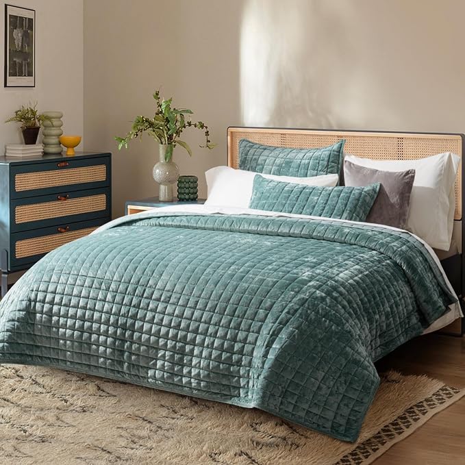 RECYCO Luxury Velvet Quilt Set Full Queen Size, Lightweight Velvet Comforter Set, Oversized Bedspread Coverlet Quilted Bedding Set, with 2 Matching Pillow Shams, for All Season, Aqua Green