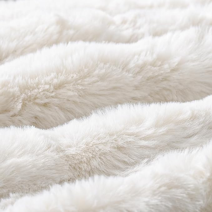 MADIZZ Pack of 2 Thick Plush Faux Wool Throw Pillow Covers Soft Boho Throw Pillows Luxurious Cushion Covers for Couch Sofa Bedroom Living Room Home Decor 22x22 Inch Cream
