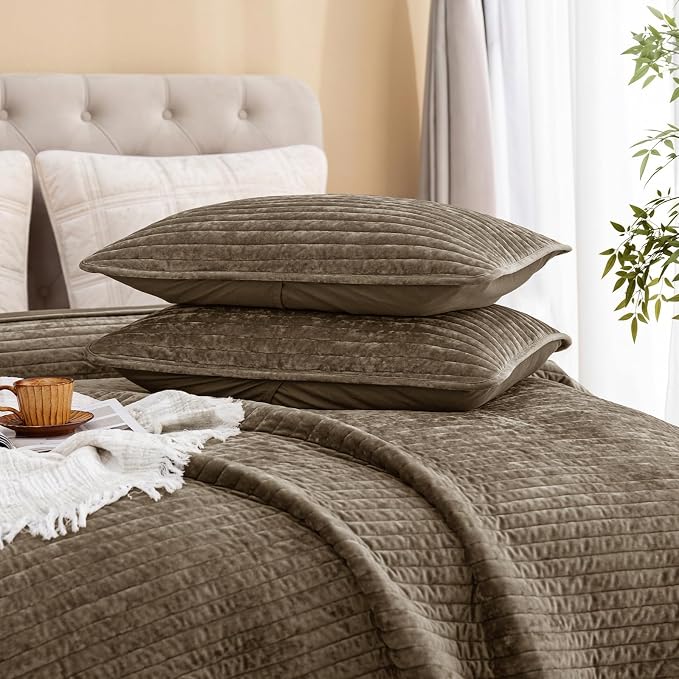 PHF Luxury Velvet Quilt Set King Size – 3PCS Ultra Soft Quilted Comforter Alternative with Striped Channel, Cozy Quilted Bedspread, 1 Coverlet with 2 Matching Shams, 108" x 92", Cub