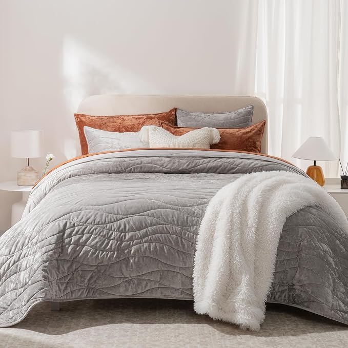 EverGrace Luxury Velvet Quilt Queen Size, Ultra Soft Wave Crushed Velvet Bedding Set, Lightweight Quilted Comforter Set for All Season, Oversized Bedspread Coverlet with 2 Shams, Silver Gray