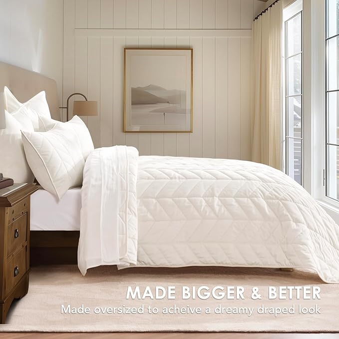 EverGrace 3 Pieces Luxurious Queen Velvet Quilts, Ultra Soft Lightweight Velvet Comforter Set, Matelasse Oversized Diamond Bedspread Coverlet for All Season with 2 Shams, Cream White, 92"x96"