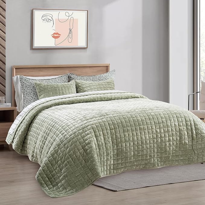RECYCO Luxury Velvet Quilt Twin/Twin XL Size Bedding Set, Ultra Soft Velvet Comforter Set, Lightweight Quilted Channel Box Stitch Oversized Bedspread Coverlet for All Season, with 1 Sham, Sage Green