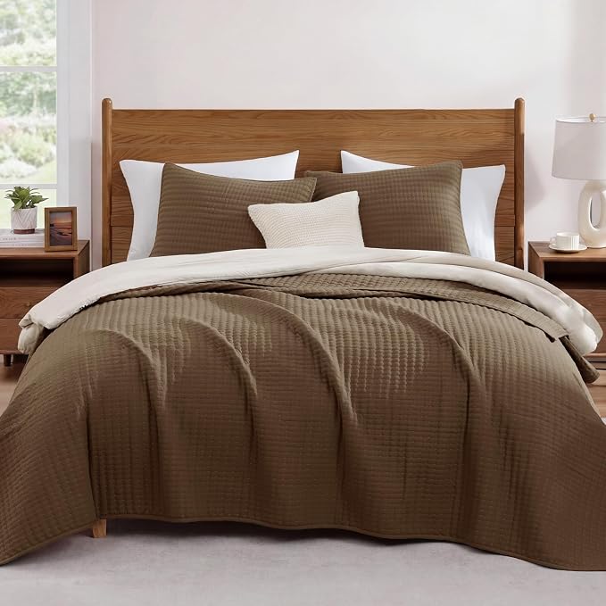 WRENSONGE Chocolate Brown King Size Quilt Bedding Sets-3 Pieces Lightweight Bedspreads with 2 Pillow Shams for All Season Suitable for Bed, Couch, Quilt Blanket