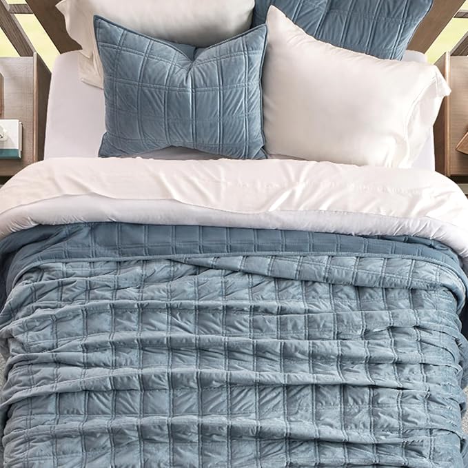 EverGrace 3 Pieces Luxurious Velvet Quilt Queen Size, Ultra Soft Bedspread Coverlet Set, Double Box Stitch Lightweight Velvet Comforter for All Season with 2 Shams, Blue Linen, 92"x96"