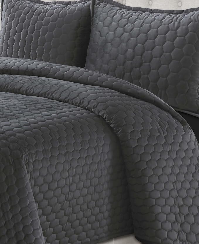 Tribeca Living Lugano Oversized Velvet Quilt Set - All Season, Extra Large, 2 Piece Twin Size Comforter Set with 1 Pillow Sham in Smoke Grey Honeycomb Pattern 260GSM