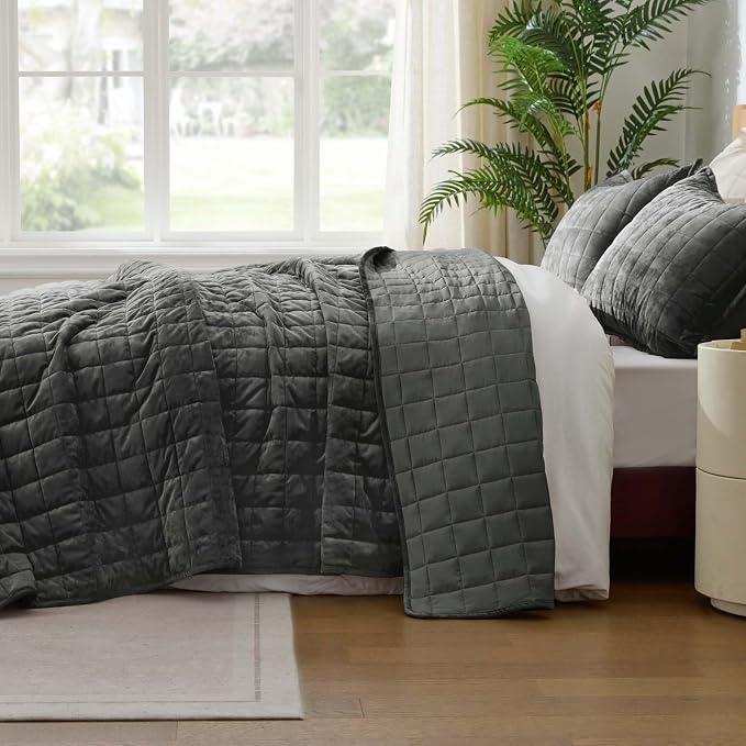 BEDELITE Velvet Quilt Set King Size - Luxury Soft Velvet Comforter Bedding Set for All Season, Lightweight Quilted Box Stitch Oversized Bedspread Coverlet with 2 Matching Shams, Dark Grey