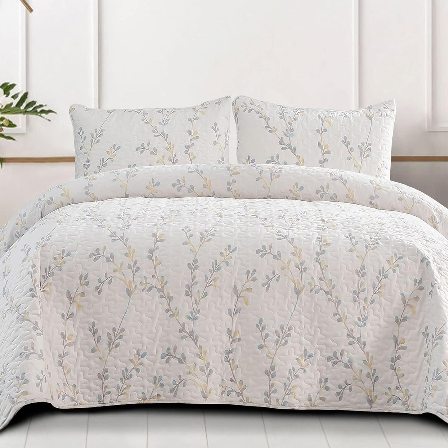 Exclusivo Mezcla Reversible Boho Quilt Set King Size, 3 Pieces Flowers White All Season Bedspreads, Ultra Soft Floral Coverlet Bedding Set with Printed Pattern (1 Quilt, 2 Pillow Shams)