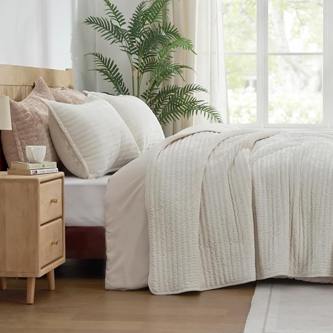 BEDELITE Velvet Quilt Set King Size - Luxury Soft Velvet Comforter Bedding Set for All Season, Lightweight Quilted Channel Stitch Oversized Bedspread Coverlet with 2 Matching Shams, Ivory White