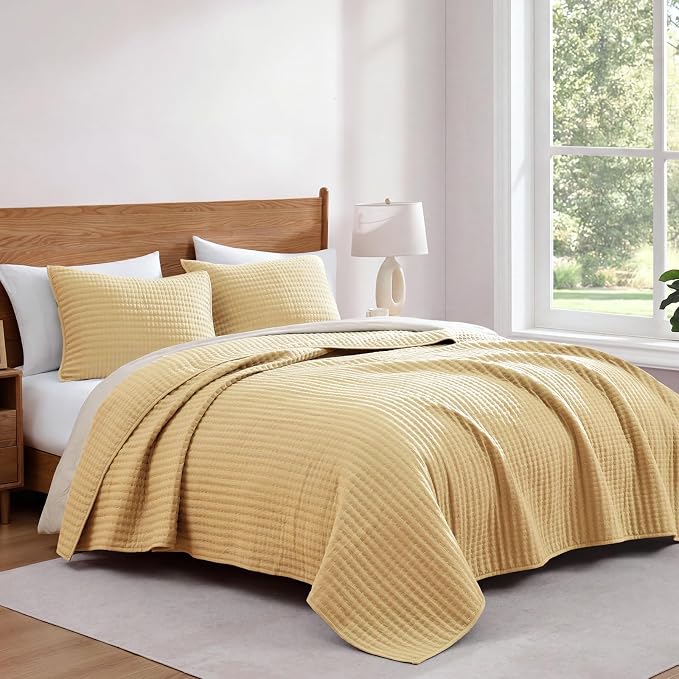 WRENSONGE King Size Quilt-3 Pieces Lightweight Bedspreads Chamomile Yellow King Quilt Bedding Set for All Seasons, Soft Summer Coverlet with 2 Pillow Shams Suitable for Bed, Couch, Quilt Blanket