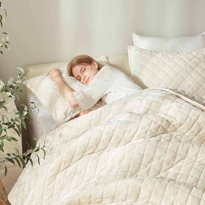 Cosybay Luxury Velvet Quilt Set King, Lightweight Oversized Bedspread Coverlet Quilted Box Stitch Bedding Set, with 2 Matching Pillow Shams, for All Season, Cream White