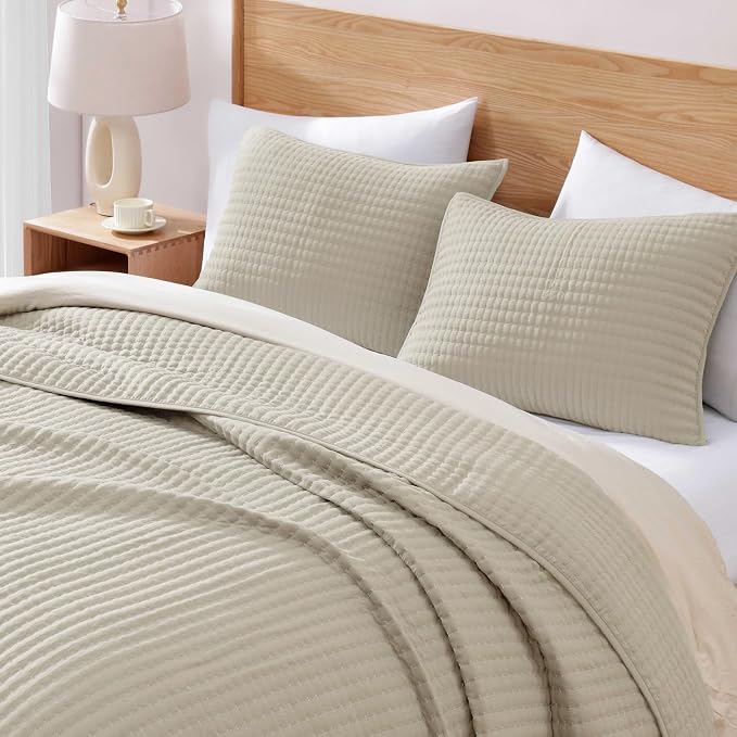 WRENSONGE King Size Quilt-3 Pieces Neutral Lightweight Bedspreads Light Oatmeal King Quilt Bedding Set for All Seasons, Soft Summer Coverlet with 2 Pillow Shams Suitable for Bed, Couch, Quilt Blanket