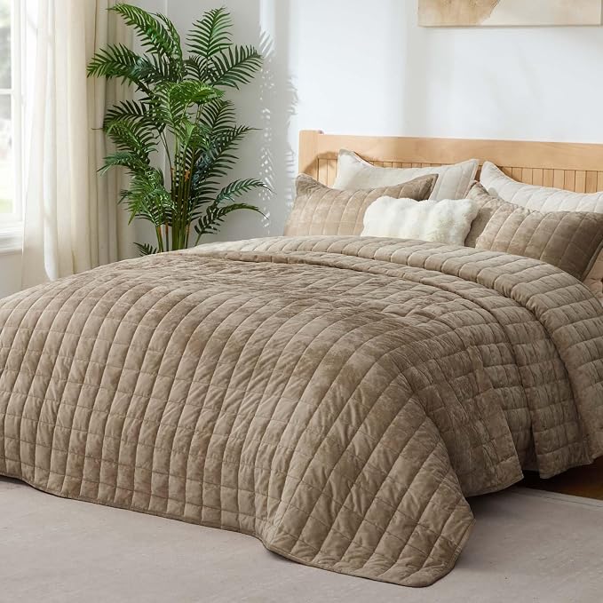 BEDELITE Velvet Quilt Set Queen Size - Luxury Soft Velvet Comforter Bedding Set for All Season, Lightweight Quilted Box Stitch Oversized Bedspread Coverlet with 2 Matching Shams, Tan