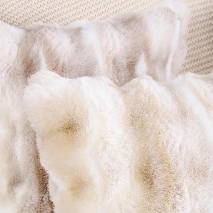 MADIZZ Pack of 2 Thick Plush Faux Wool Throw Pillow Covers Soft Boho Throw Pillows Luxurious Cushion Covers for Couch Sofa Bedroom Living Room Home Decor 22x22 Inch White Beige