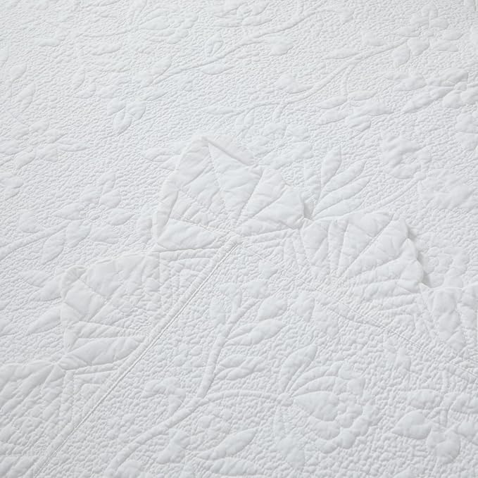 Brandream Premium Cotton Quilted Throw Blanket 47x60 Inch, Bright White Floral Vine Stitching with Elegant Scalloped Edge, Decorative Sofa Throw